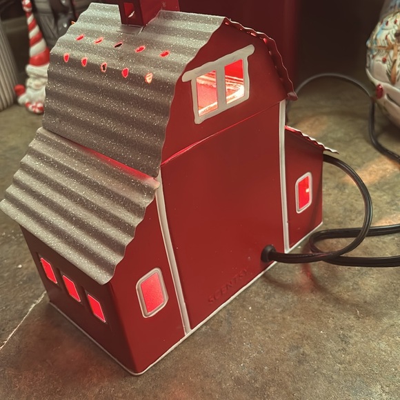 Retired Scentsy Christmas Barn 🎄 - Picture 6 of 7